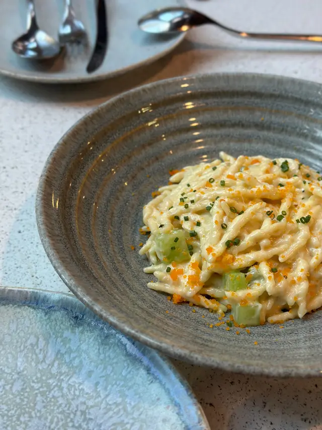 鹹蛋黃萵筍蟹肉特飛麵