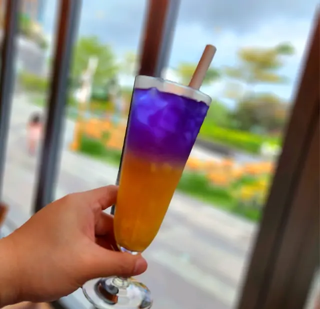 蝶豆花菠蘿冰飲