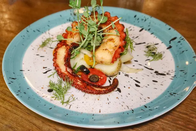 Mediterranean octopus 蜜糖燒八爪魚伴茴香墨魚汁