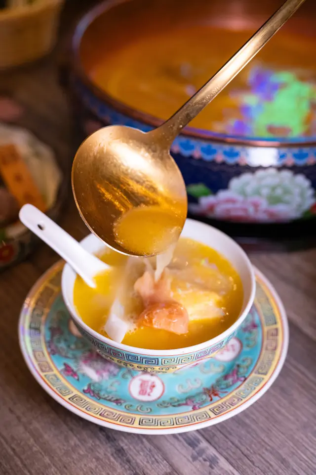 椰子花膠螺片雞湯底