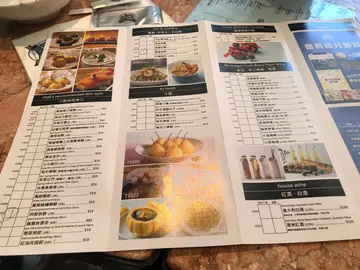 懒得用手机扫QR 码点菜,取了纸本,看得一目了然😁