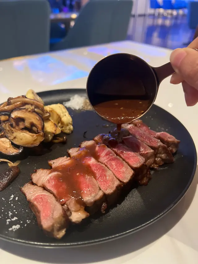 Black Angus Striploin (medium rare)