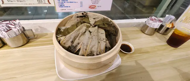 軟綿飯底配土魷肉餅，食落滋味無窮！