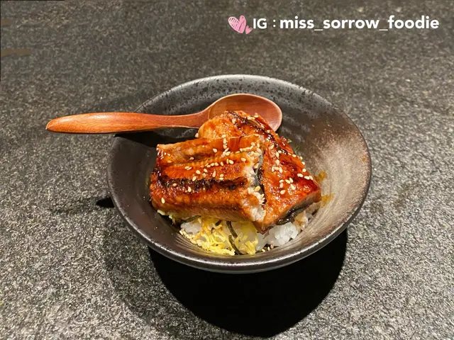 一口鰻魚飯 
