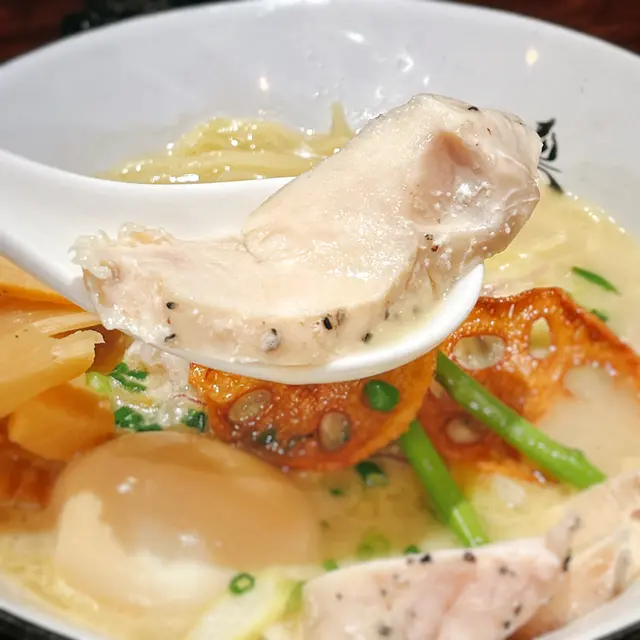 特盛雞白湯拉麵