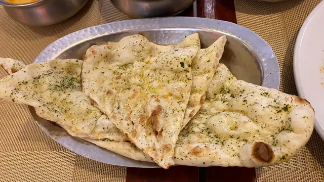 Garlic naan