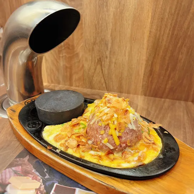 芝士蛋蒜和牛漢堡扒