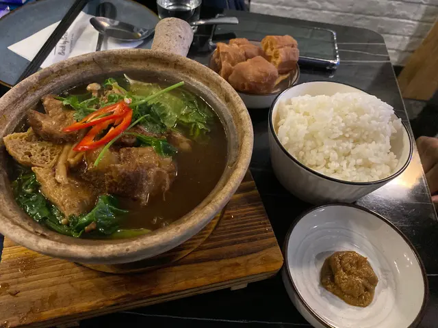 火熱砂窩香濃肉骨茶