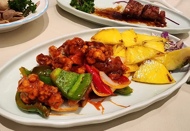 拔絲鮮菠蘿咕嚕肉