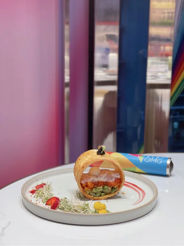 自家製酥皮黑魚籽牛油果煙三文魚水牛芝士波波他他