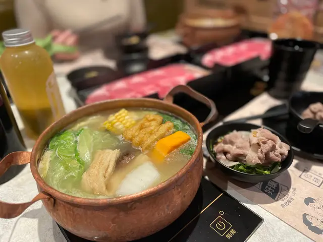 連埋加一都係$100，60分鐘午市任食一人火鍋