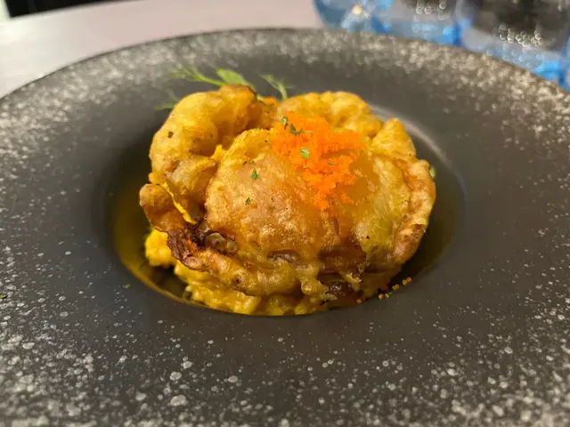 賣相精美,原隻軟殼蟹,鬆脆可口。海膽飯真係有海膽味濃,正宗意大利飯口感,唔會淋晒。