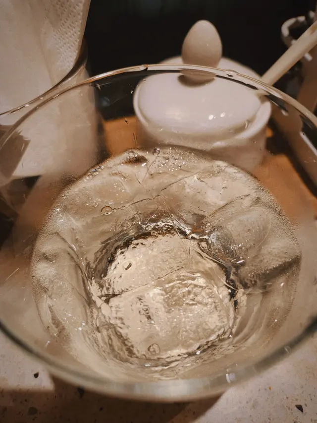 口味清新，帶淡淡柚子香，但略嫌太細杯