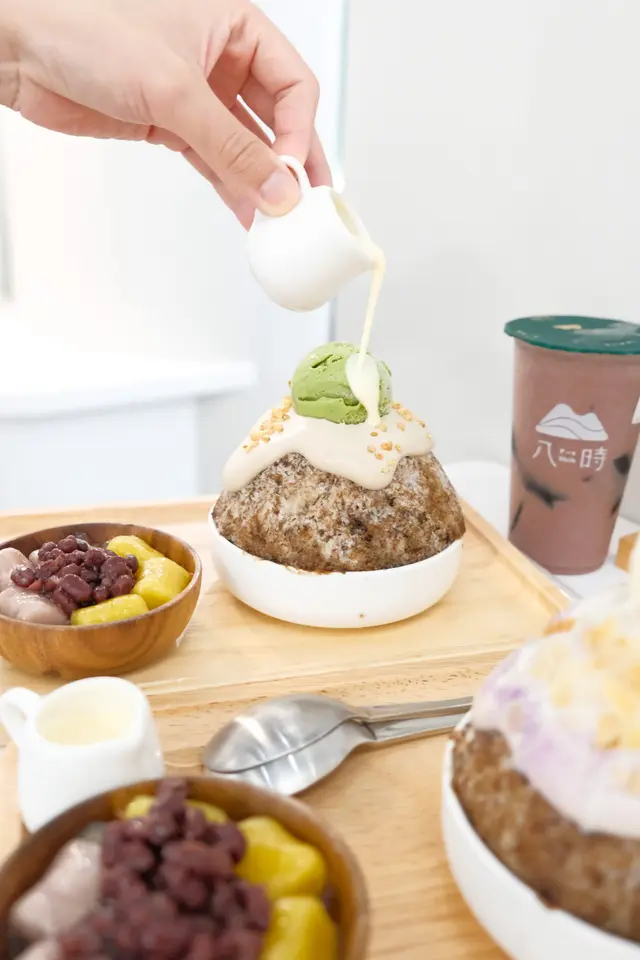 抹茶焙茶奶蓋雪花盛盤