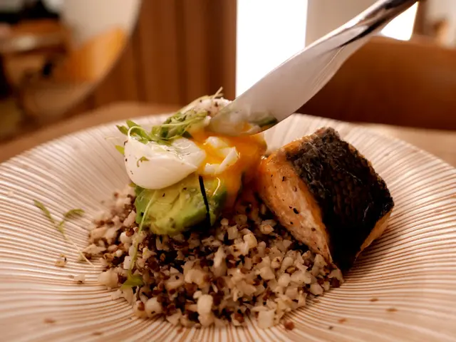 三文魚排牛油果雞蛋花椰飯 (生酮)