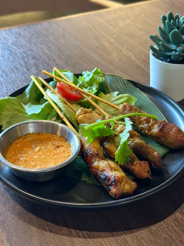 泰式風味沙嗲串燒 4 串 (雞肉2串 及 豬肉2串)