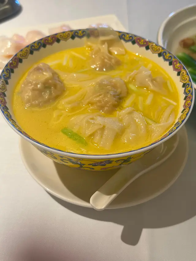 啲蝦好大隻，彈牙，新鮮同埋好入味。啲上湯都幾濃。