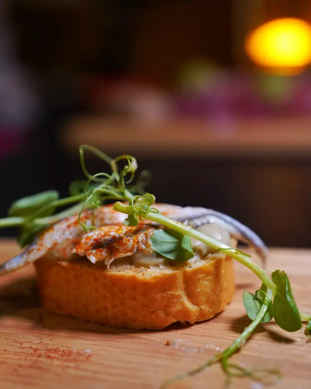 白鯷魚茄子蓉多士