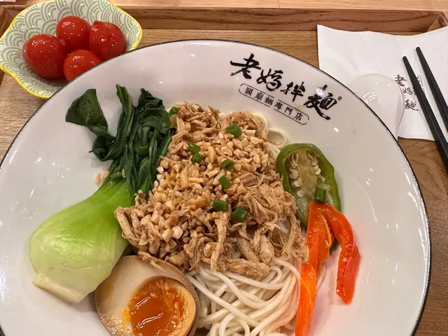 套餐包括前菜，主菜，飲品及甜品