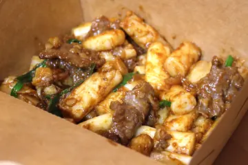 沙嗲牛肉炒腸粉 