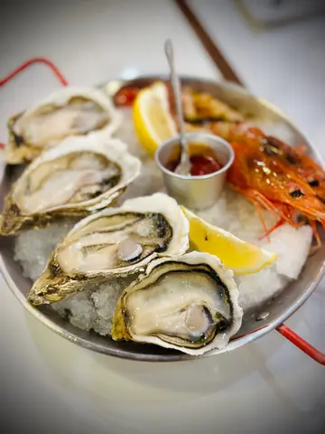 阿根廷红黑刺身拼生蚝