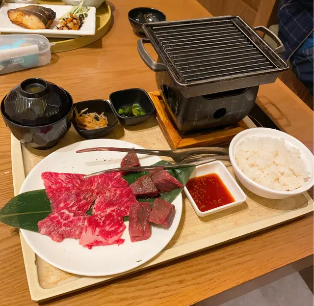 安格斯牛小排＆牛柳粒定食