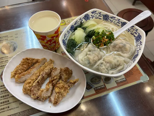 菜膽雲吞排骨麵 $51 + 豆漿 $7