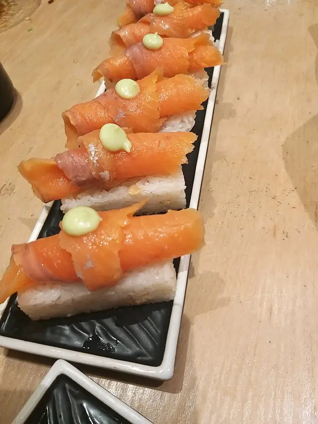 挪威煙燻三文魚脆粢飯