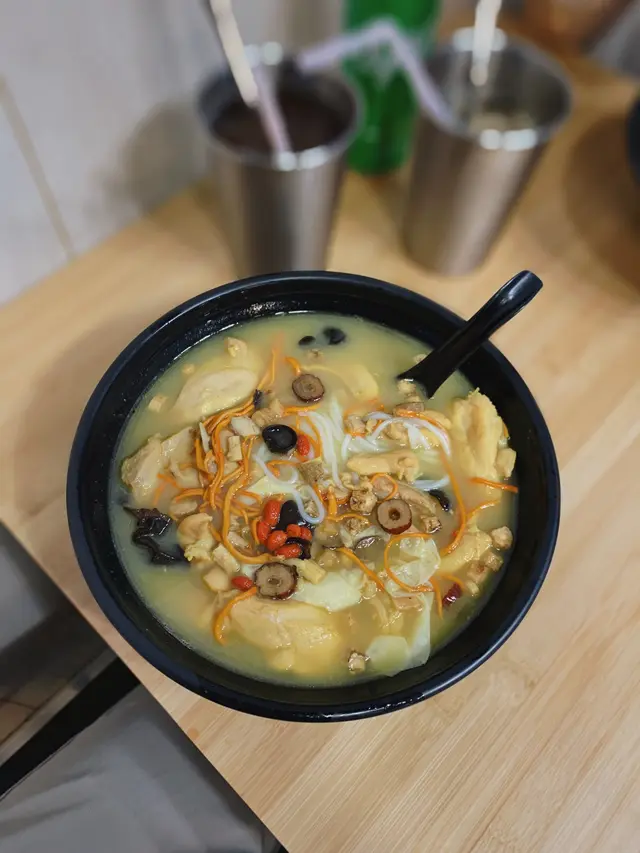 黃酒藥膳雞米線 