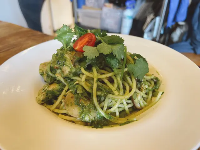 啡奴荃灣荽。雞肉意粉