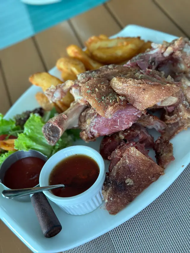 脆炸德國咸豬手配蜜糖芥末籽汁