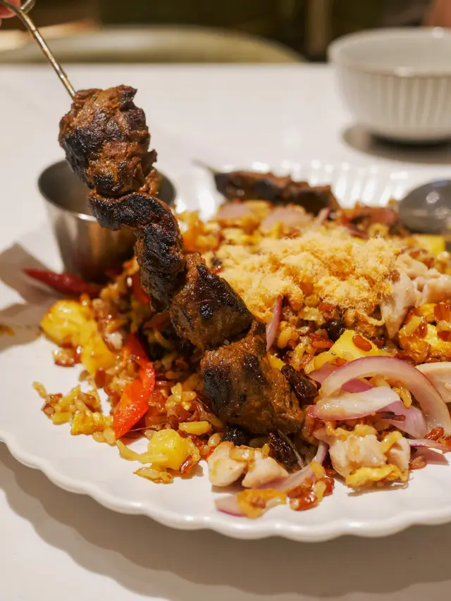 泰又話啦菠蘿雞肉炒糙米飯‧炭燒牛肉串燒