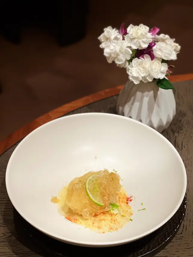 香酥花膠伴香檳魚子醬