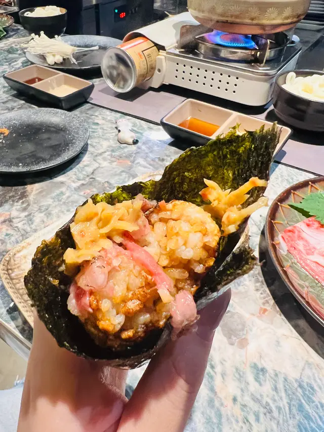 炭燒蟹膏和牛飯團