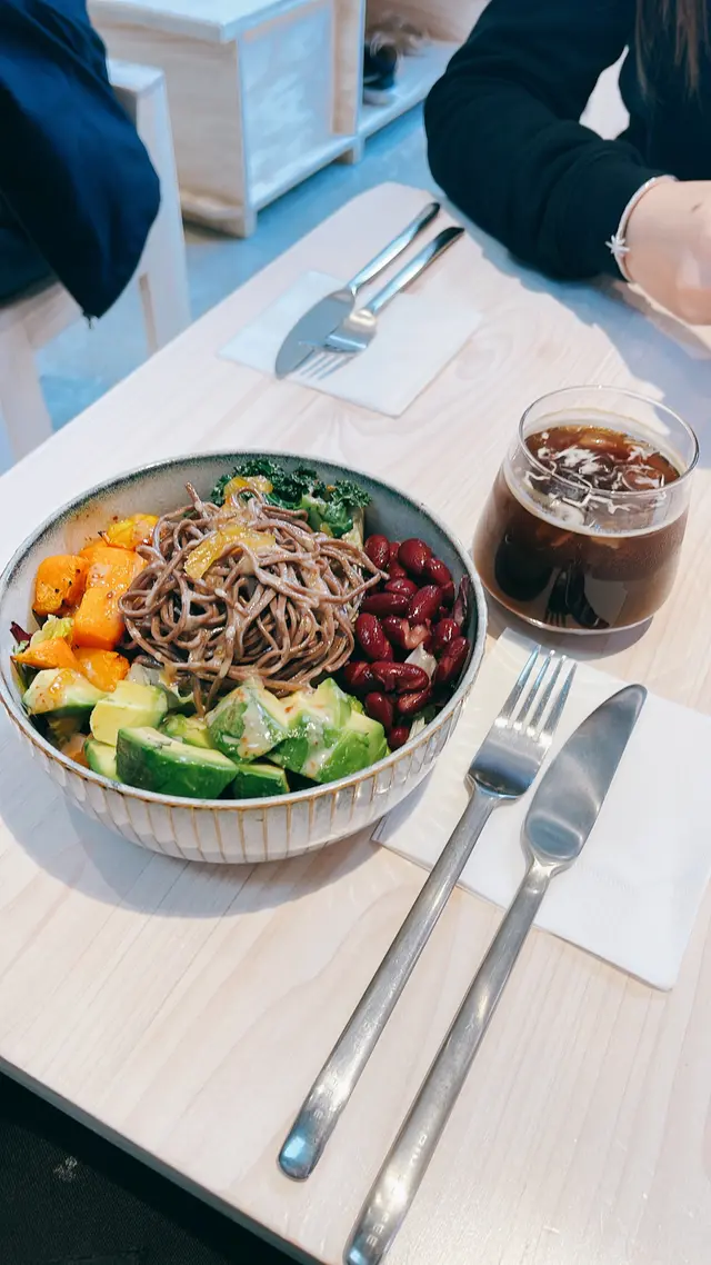 蕎麥麵沙律碗