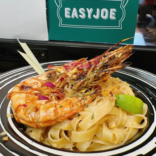 自家製冬陰功虎蝦闊麵