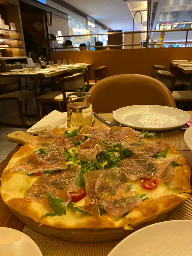 巴馬火腿火箭菜薄餅