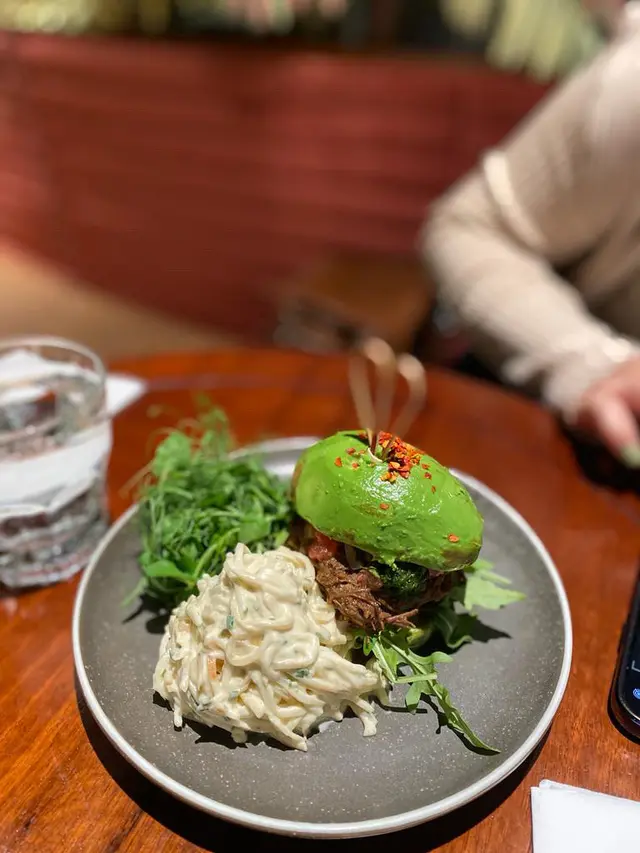 Avo Bun Beef
