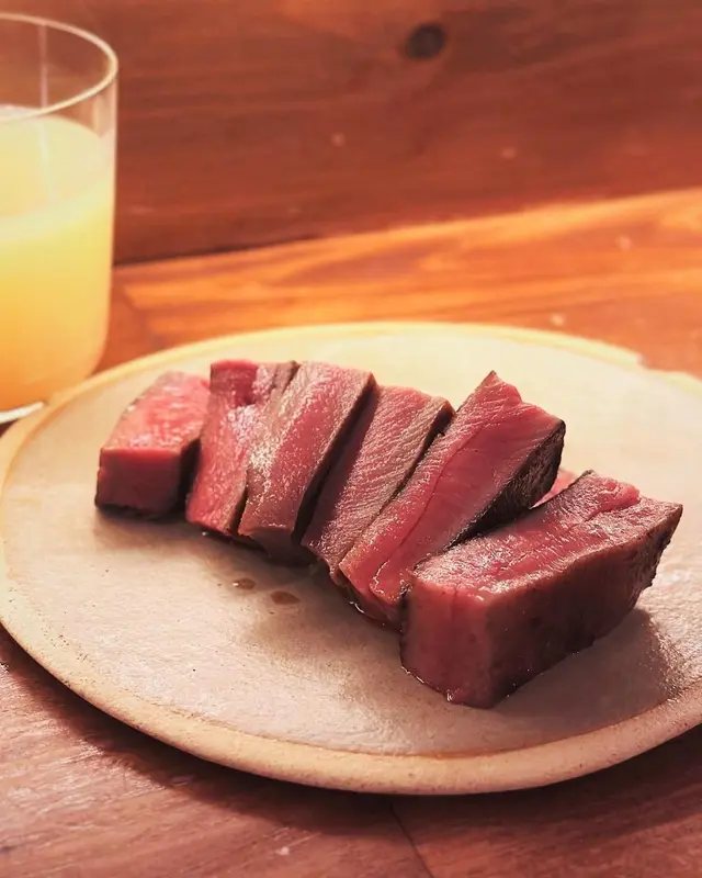 一上檯就覺得好靚
牛舌嫩得黎有嚼勁,店員建議第一塊就咁試原味,第二塊可以沾少少手磨山椒鹽,個人比較鍾意後者
整體好高質,鍾意牛舌既話必叫~