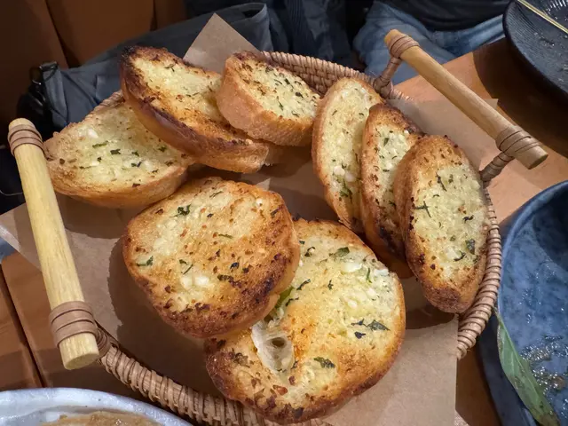 蒜蓉包，配咖喱汁一流