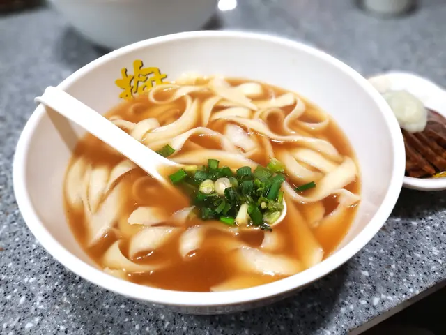 蒜泥牛展刀削麵