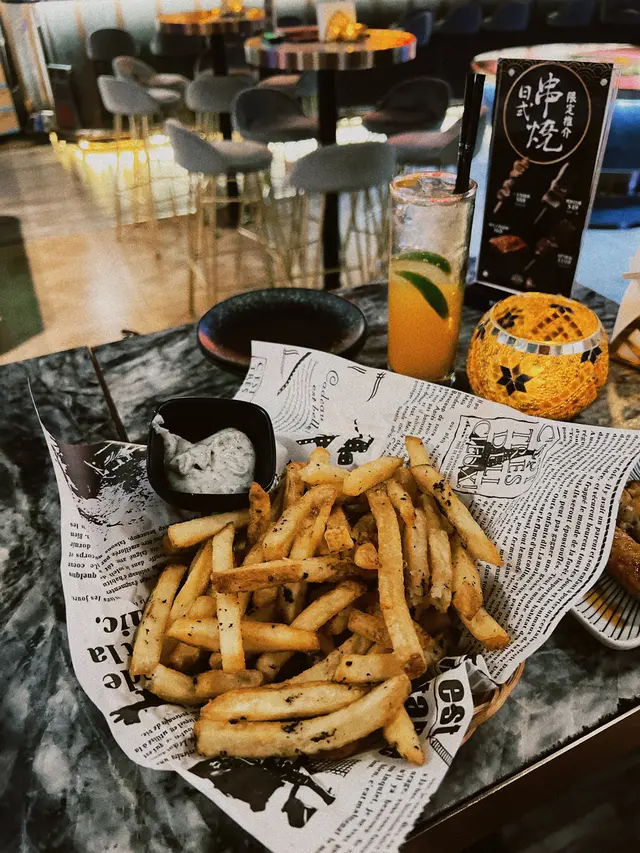 黑松露薯條配黑松露醬