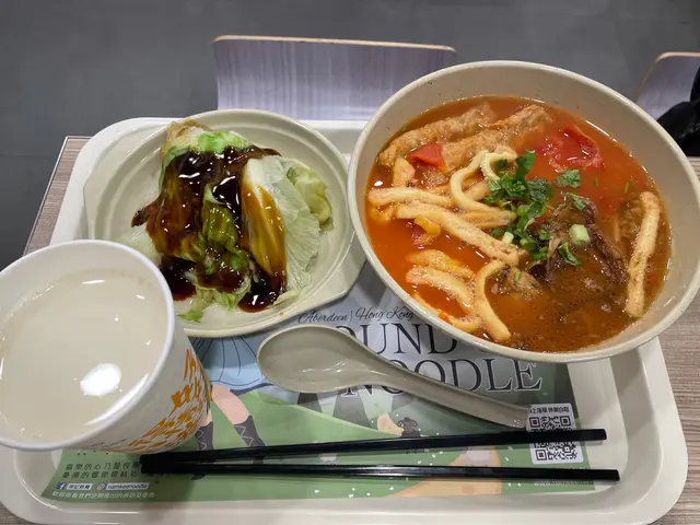 春卷牛腩小窩米線 (番茄湯底)