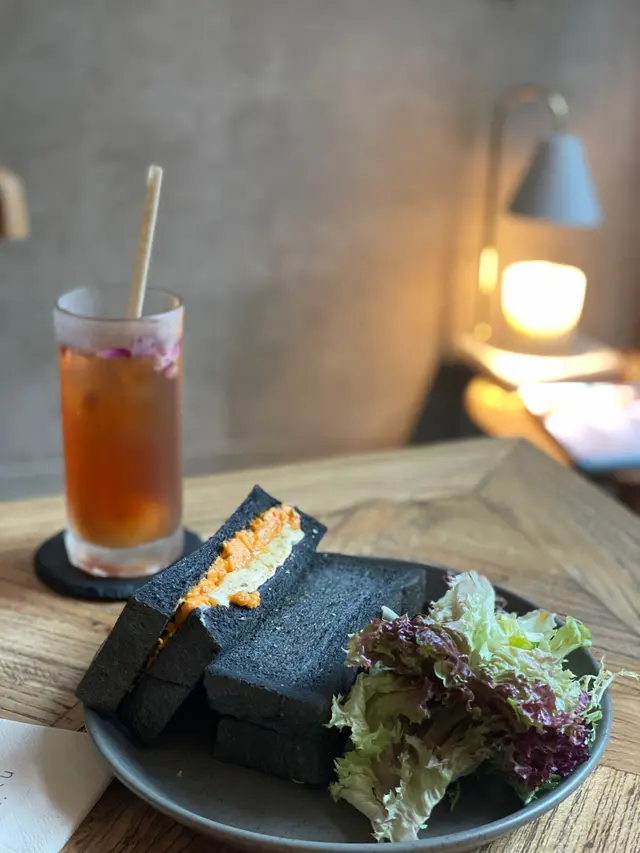 黑糖金文畢芝士炒蛋竹炭吐司