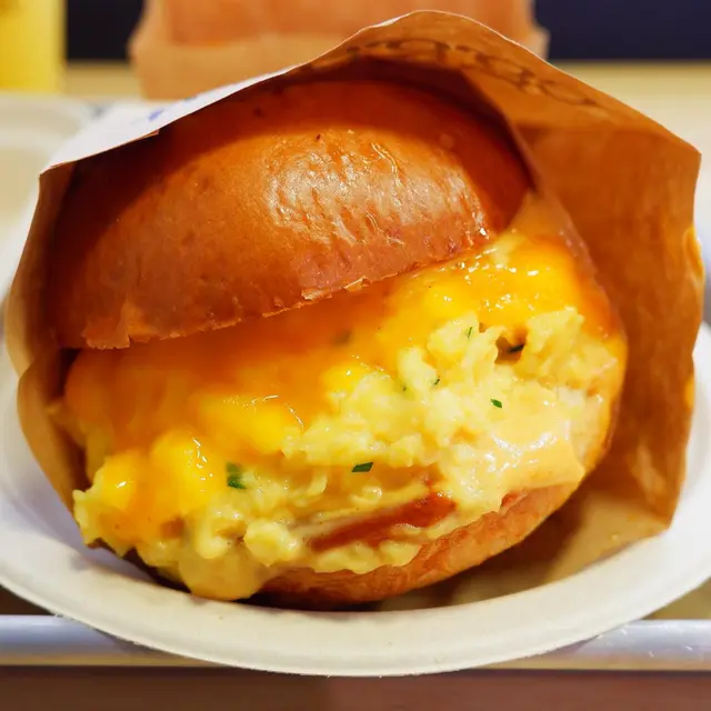 招牌炒滑蛋三文治