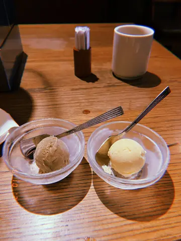 菠蘿雪糕  &  焙茶雪糕