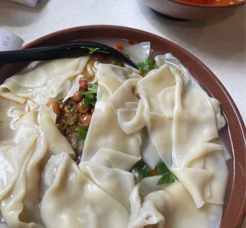 鱼肉云吞酸辣米线