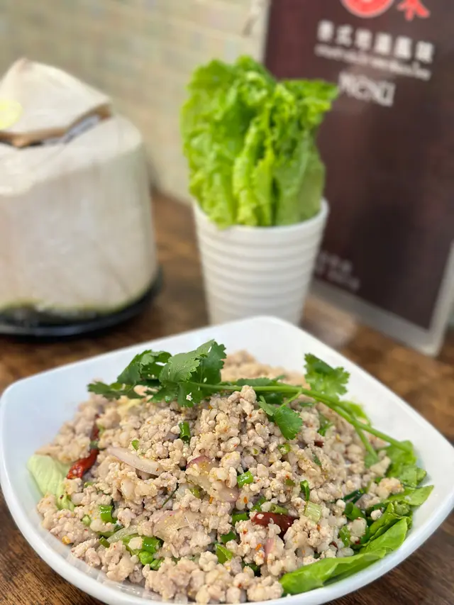 個人認為呢個份量啱啱好，肉碎微辣，肥豬肉都唔會好多，啖啖肉汁，非常惹味，配埋生菜一齊食更加唔會滯，食完生菜仲可以加埋白飯食就好似食緊泰式肉碎飯咁，一餸兩食，好出色！