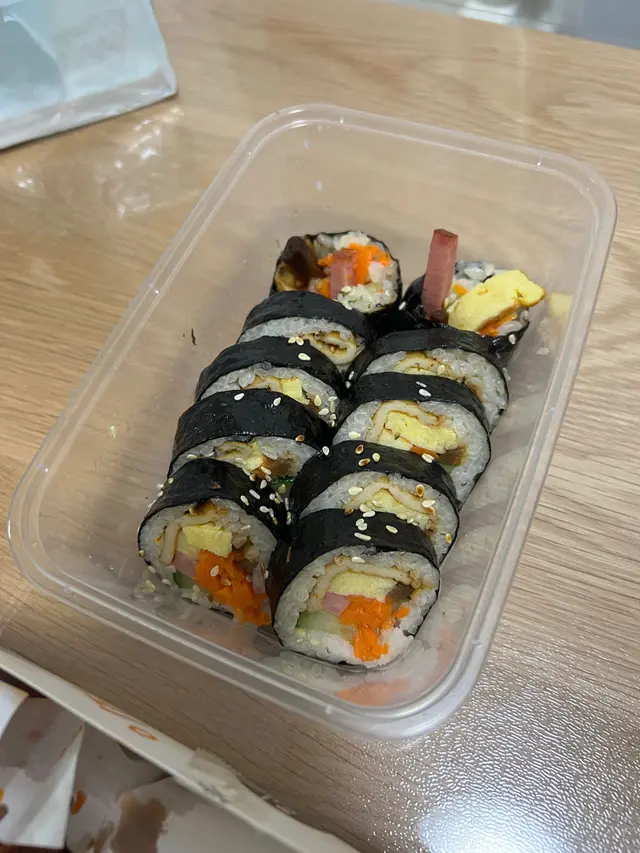 本來我見到呢個飯卷有黃色嘅酸蘿蔔我先叫佢咋,點知嚟到都係冇酸蘿蔔😮💨