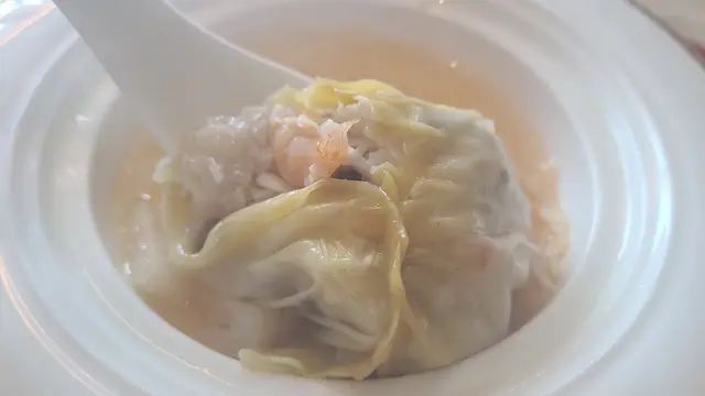 魚翅蟹肉灌湯餃